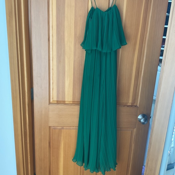 Green pleated jumpsuit - Picture 2 of 4